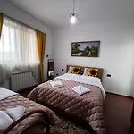 بيت شباب Blissful Family And Cozy